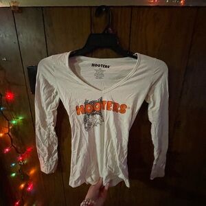 Hooters White Long Sleeve V-Neck Logo Graphic Top Size XXXS